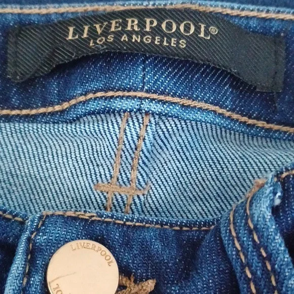 Liverpool The CROP Flare Sz.26/2. Rise 8.5". Raw Hem. L.25".Whiskered Finish.EUC - Picture 5 of 9